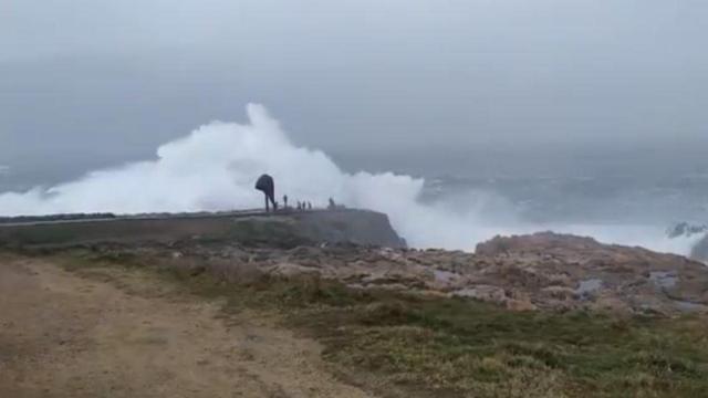 Fuerte oleaje en Punta Herminia (A Coruña).