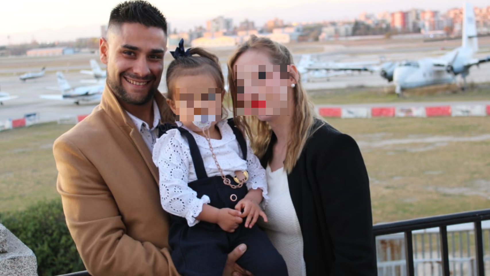 Javi tenía previsto casarse con Jenni el próximo año, con quien tenía una hija de casi tres años.