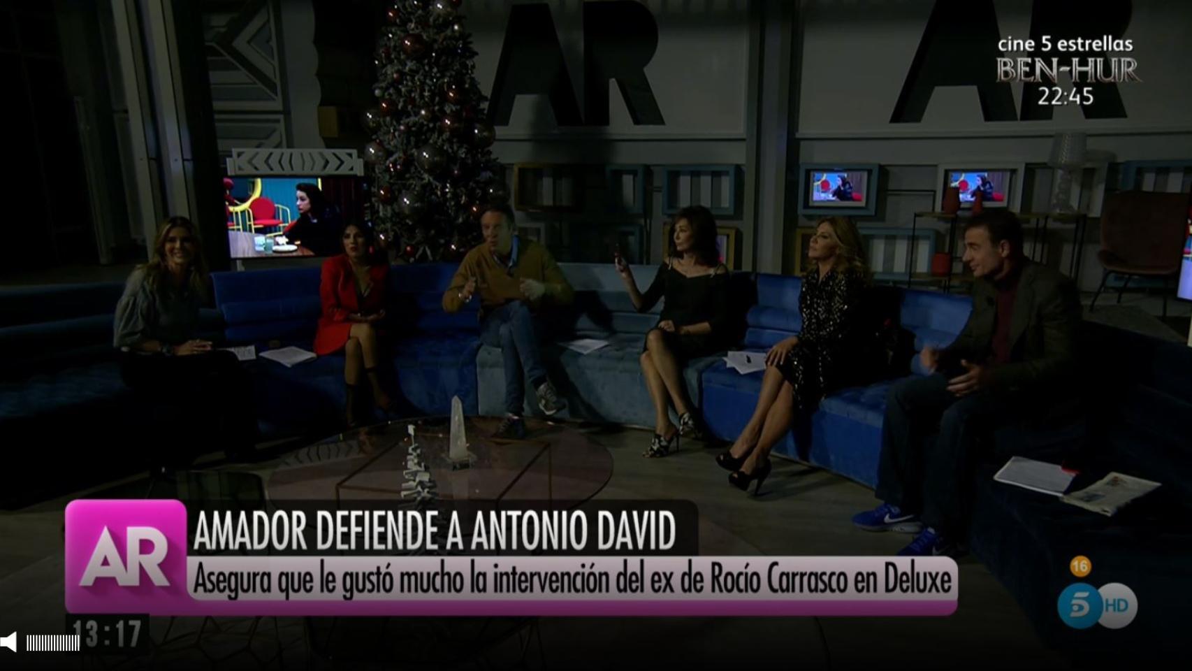 El plató se quedó a oscuras durante los últimos minutos de programa.