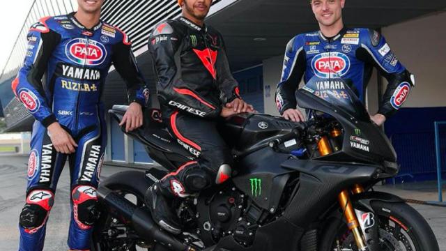 Hamilton, sobre una Yamaha de Superbikes en 2018