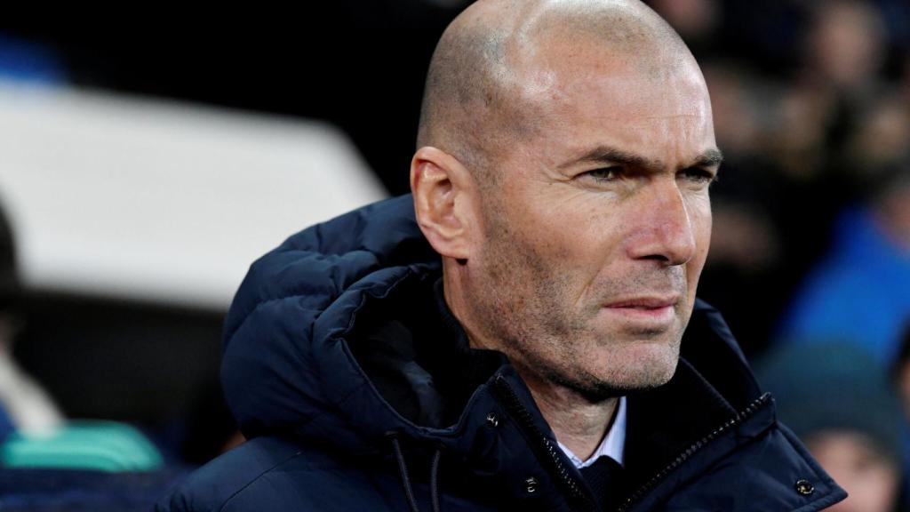 Zidane, en el banquillo del Estadio Jan Breydel