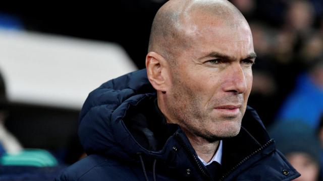 Zidane en el banquillo del Estadio Jan Breydel
