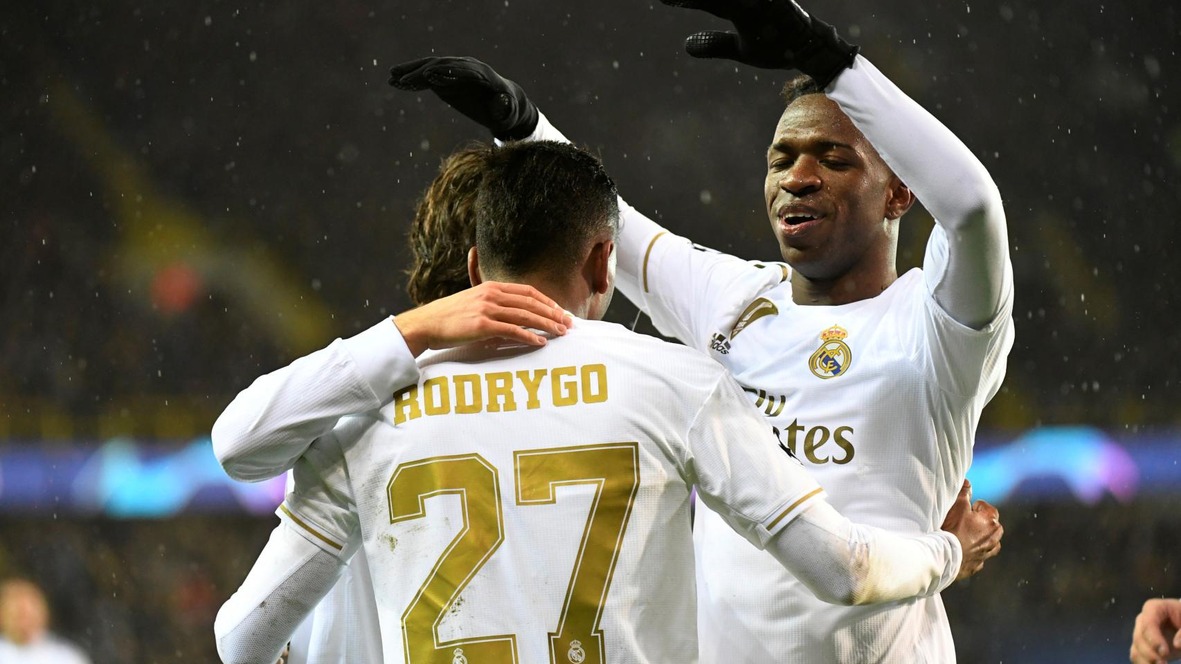 Vinicius felicita a Rodrygo por su gol al Brujas