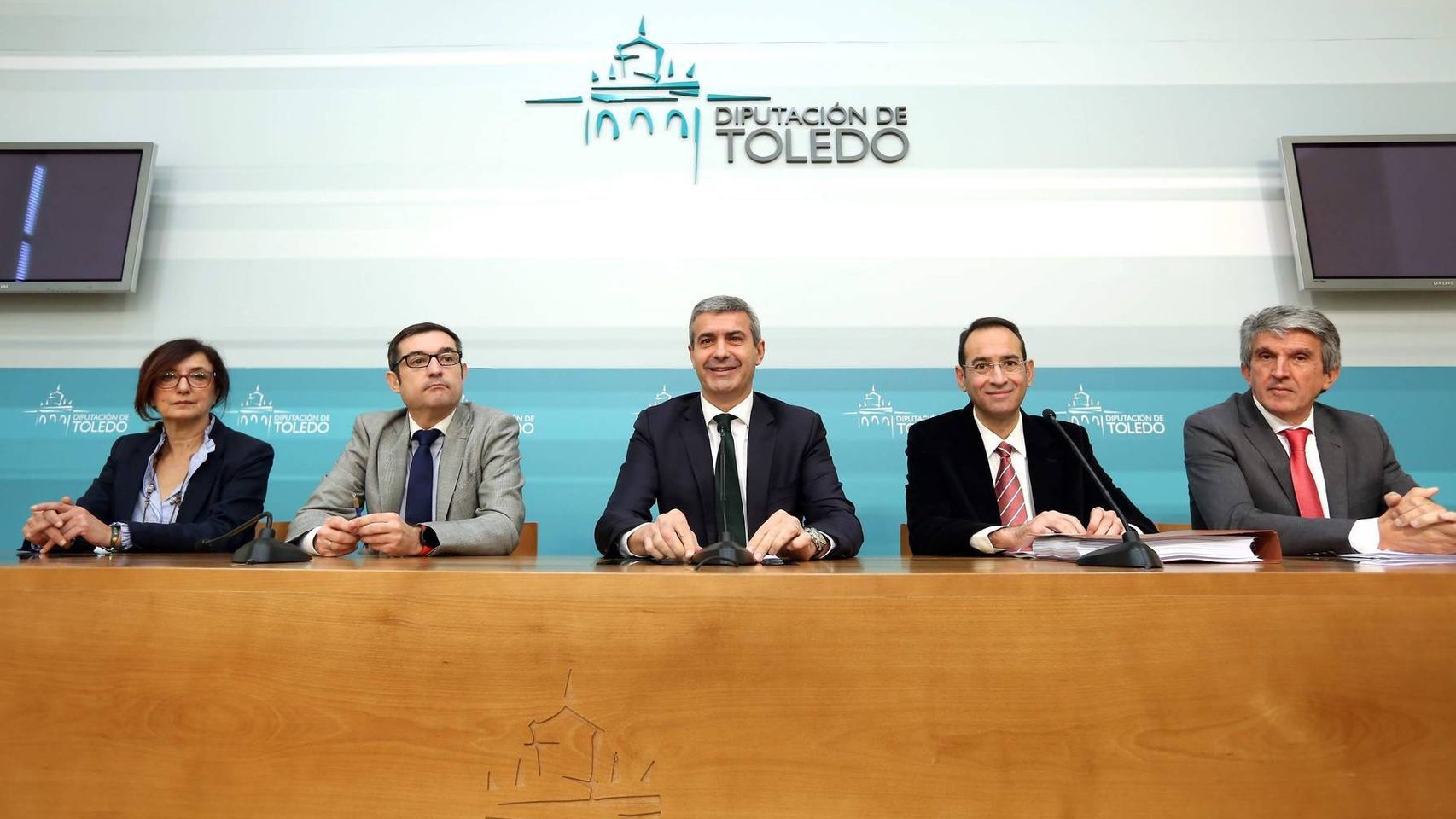 El presidente de la Diputación de Toledo, Álvaro Gutiérrez, y su equipo, este martes en rueda de prensa. Foto: Óscar Huertas