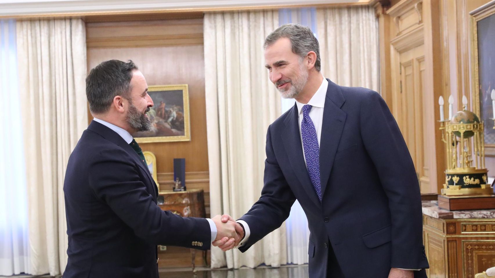 Felipe VI recibe al presidente de Vox, Santiago Abascal, dentro de la ronda de consultas.