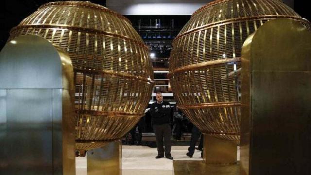Los bombos de la Lotería de Navidad llegan al Teatro Real de Madrid