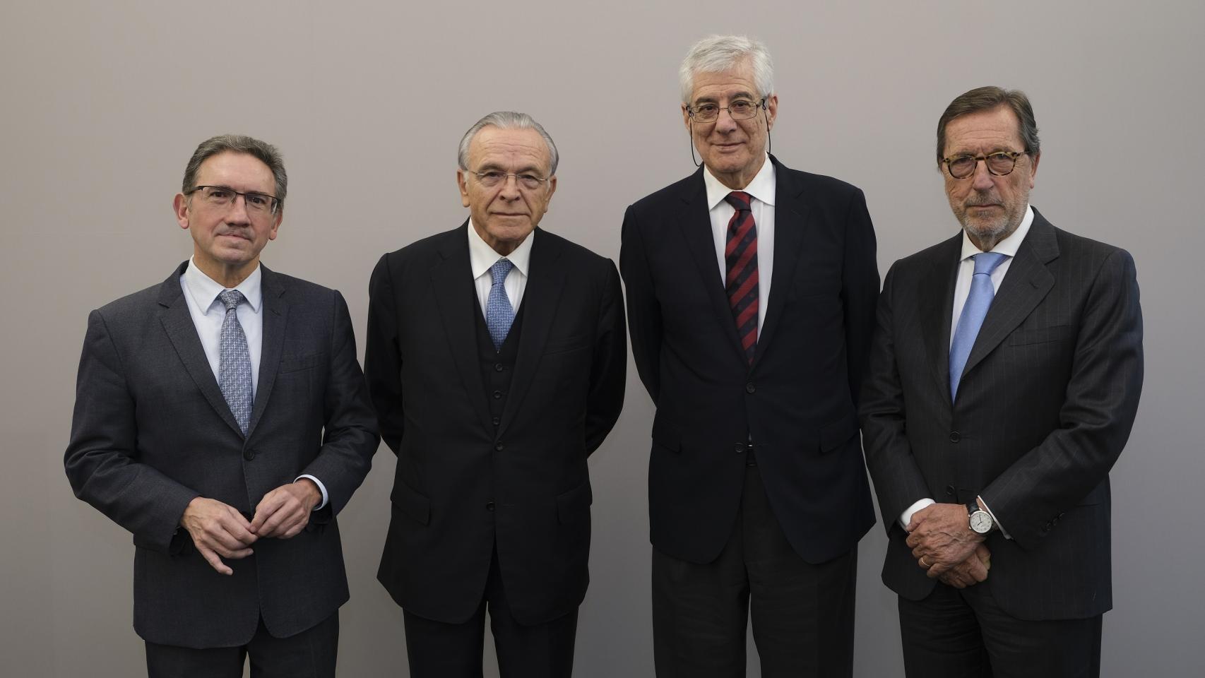 Jaume Giró, director general saliente, Isidro Fainé, presidente de la Fundación Bancaria “la Caixa” y de CriteriaCaixa; Juan José López Burniol, vicepresidente de la Fundación Bancaria “la Caixa” y Antonio Vila, director general entrante de la Fundación Bancaria “la Caixa”.