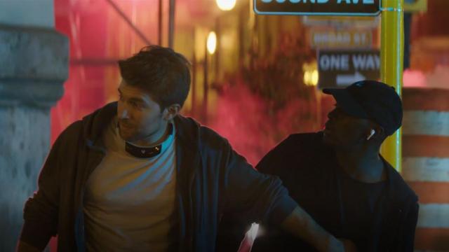 Este dispositivo te permite escuchar música, pero no te aísla del entorno, lo que da más seguridad vial.