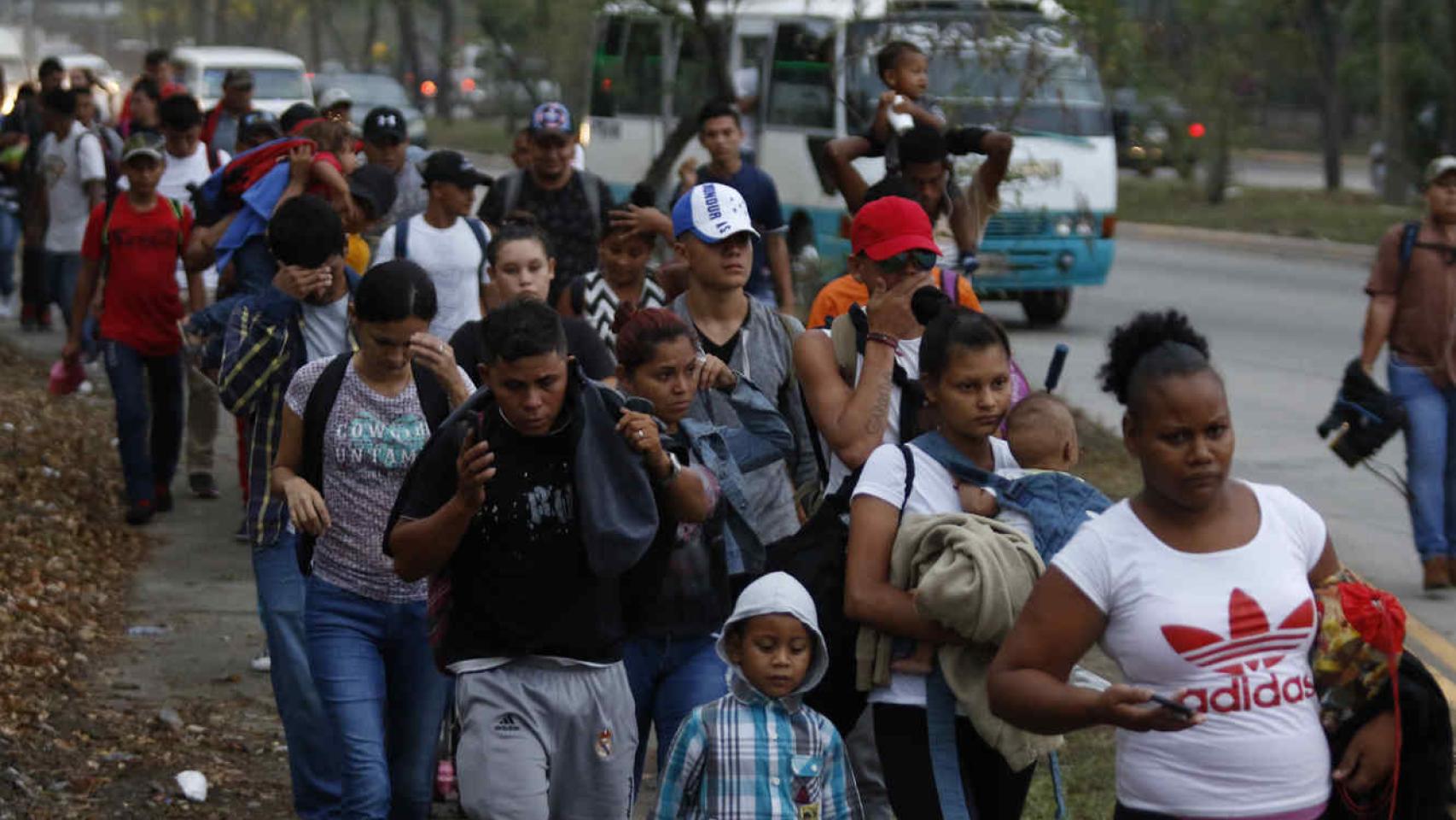 Migrantes en EEUU en espera a que sean revisados sus casos de asilo.