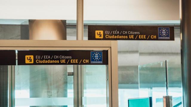 Detenido un hombre en el aeropuerto de A Coruña con documentación falsa