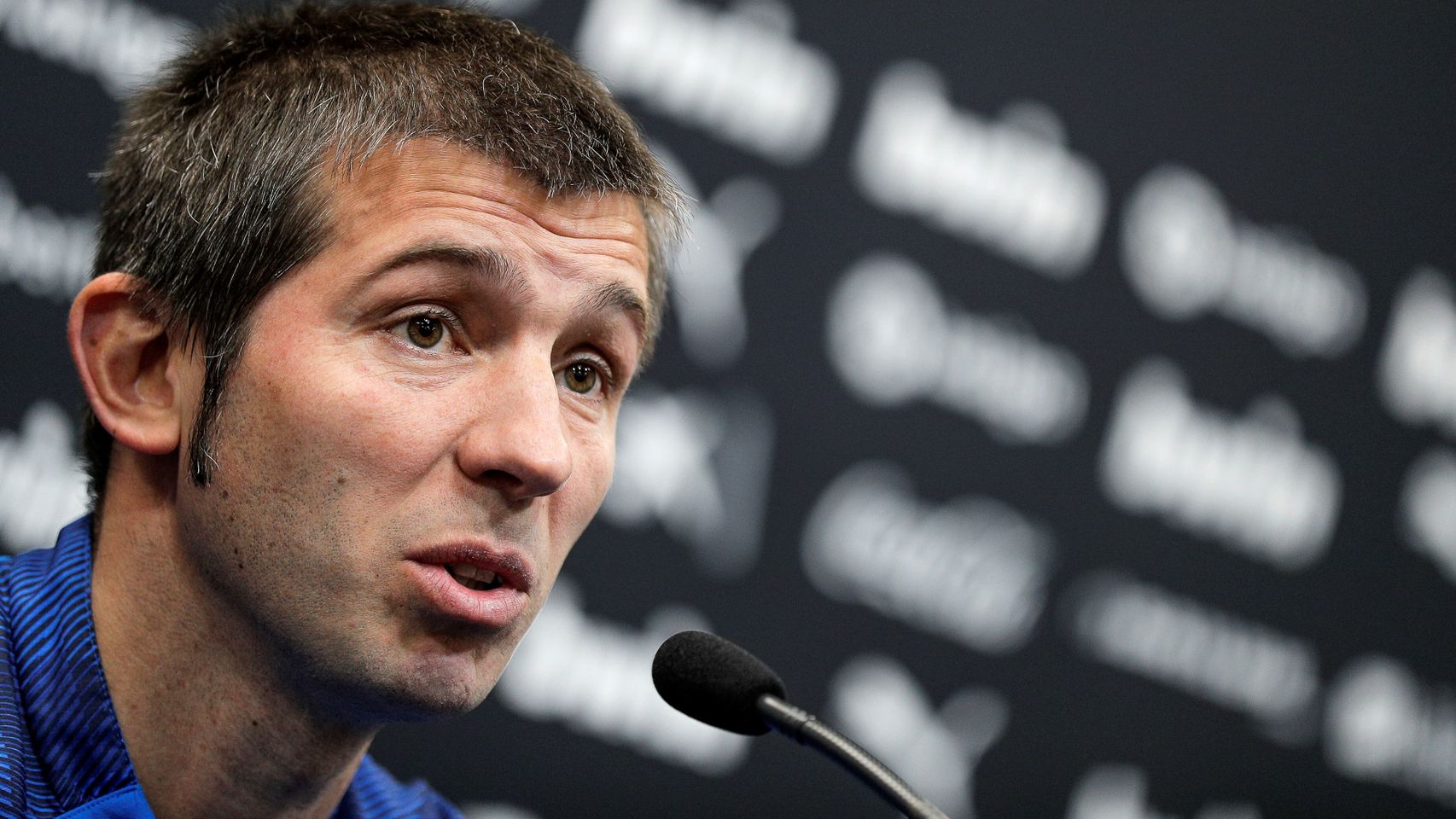 Celades, en rueda de prensa con el Valencia