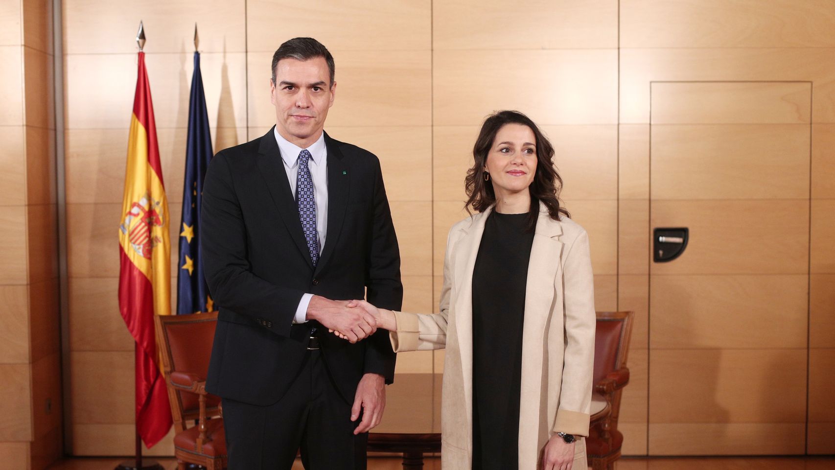 Pedro Sánchez junto a Inés Arrimadas durante su reunión en el Congreso.