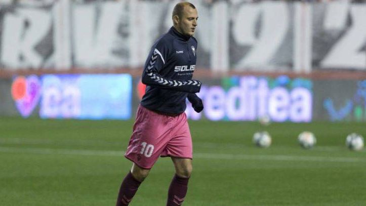 Zozulia durante el calentamiento del partido. Foto: LaLiga