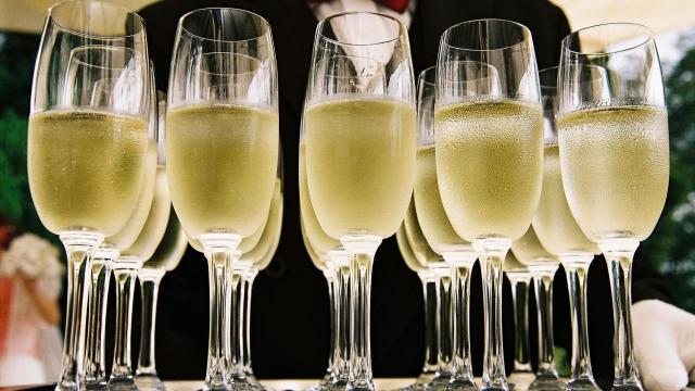 El cava y el champán se elaboran con el mismo método.