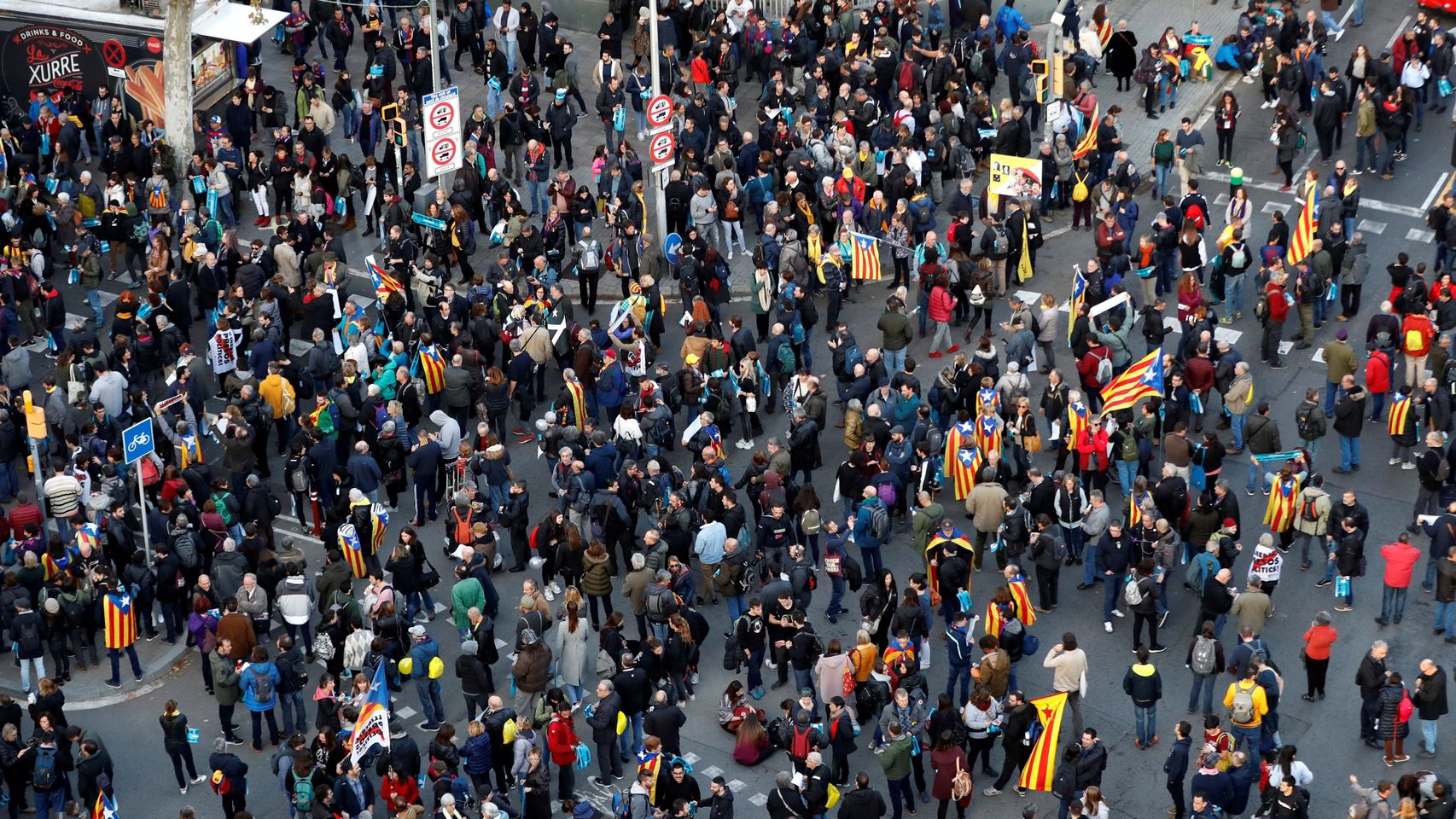 Vista aérea de la concentración de Tsunami Democràtic en los aledaños del Camp Nou