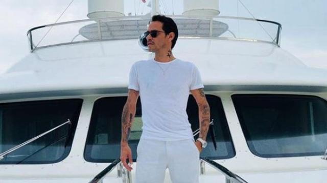 Marc Anthony en su yate.
