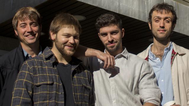 Fer, Tommy, Jorge y Paco. Camellos.