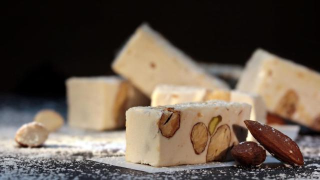 Un turrón blando como los que podemos encontrar en el supermercado.