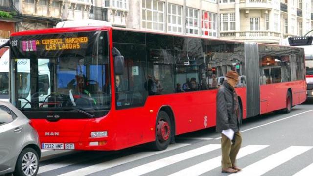 Uno de los autobuses que componen la flota de la Compañía de Tranvías.