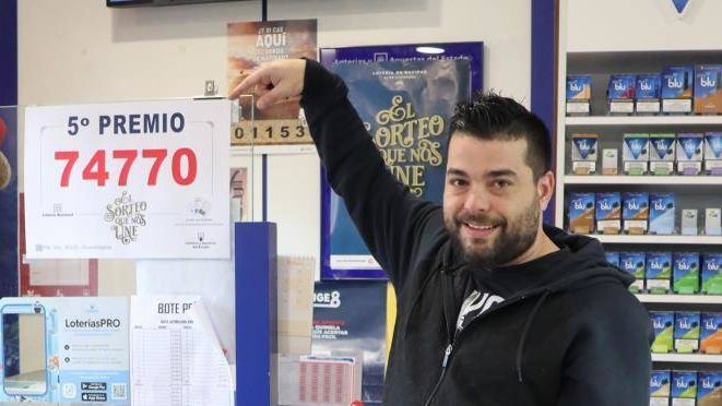 Solano Antelo de Guadalajara reparte dos décimos del 74.770, agraciado con un quinto premio