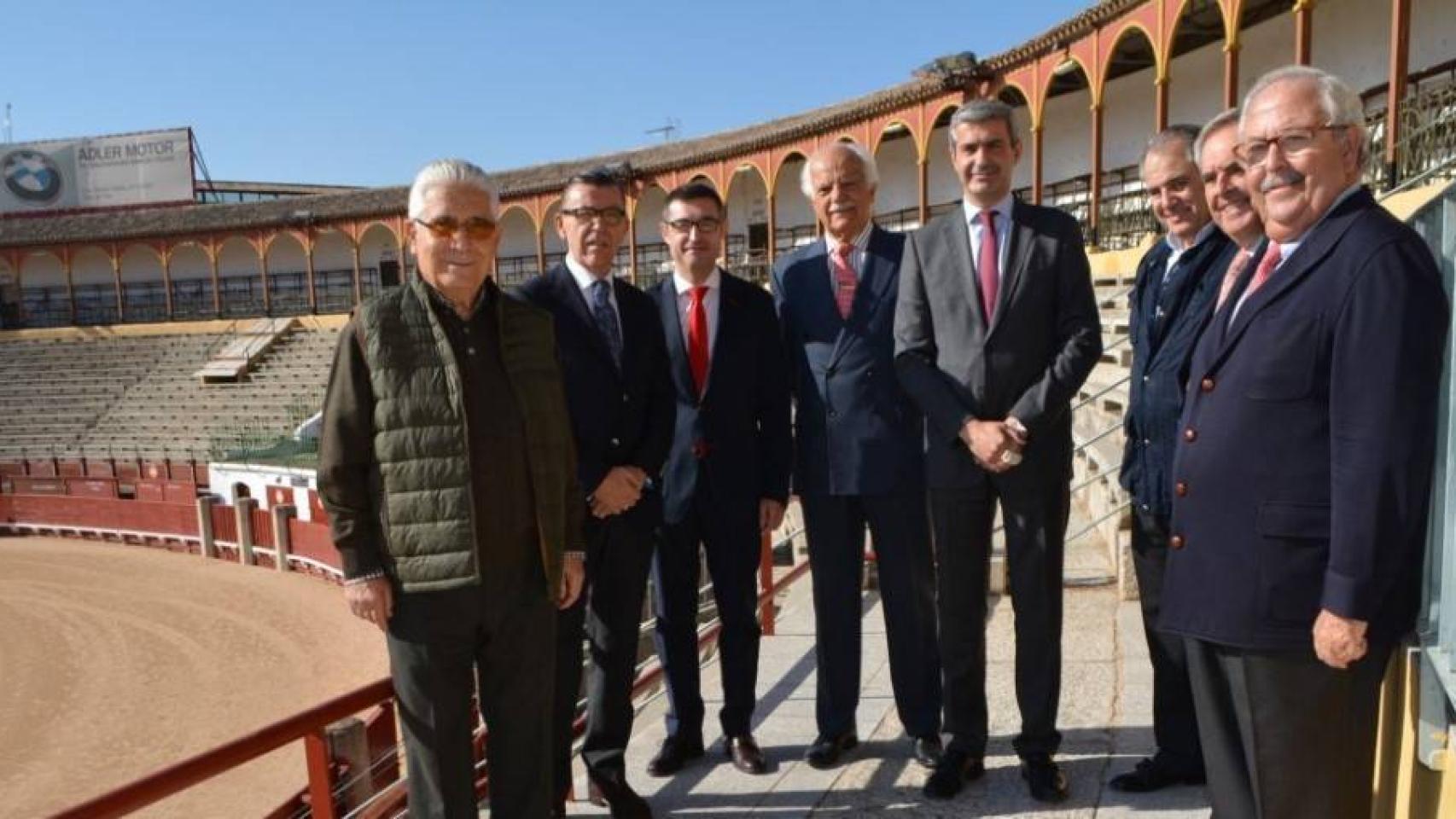 Imagen de archivo de la firma del convenio de la Diputación con la plaza de toros de Toledo