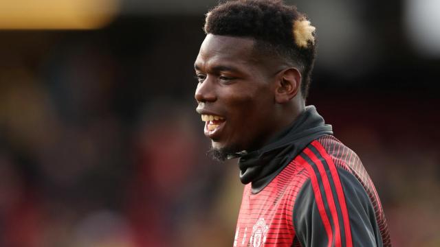 Pogba, calentando con el Manchester United