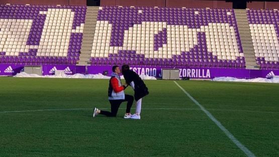 Lunin, junto a su pareja en Zorrilla