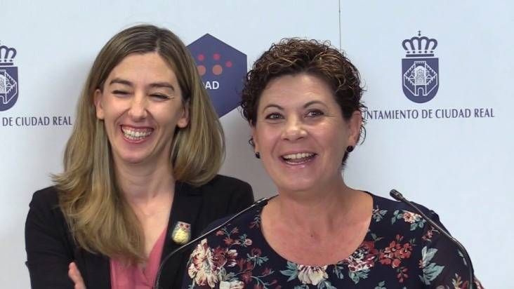 La presidenta del Consorcio RSU, María Fresneda Guerra, junto a la concejala de Sostenibilidad del ayuntamiento de Ciudad Real, Mariana Boadella