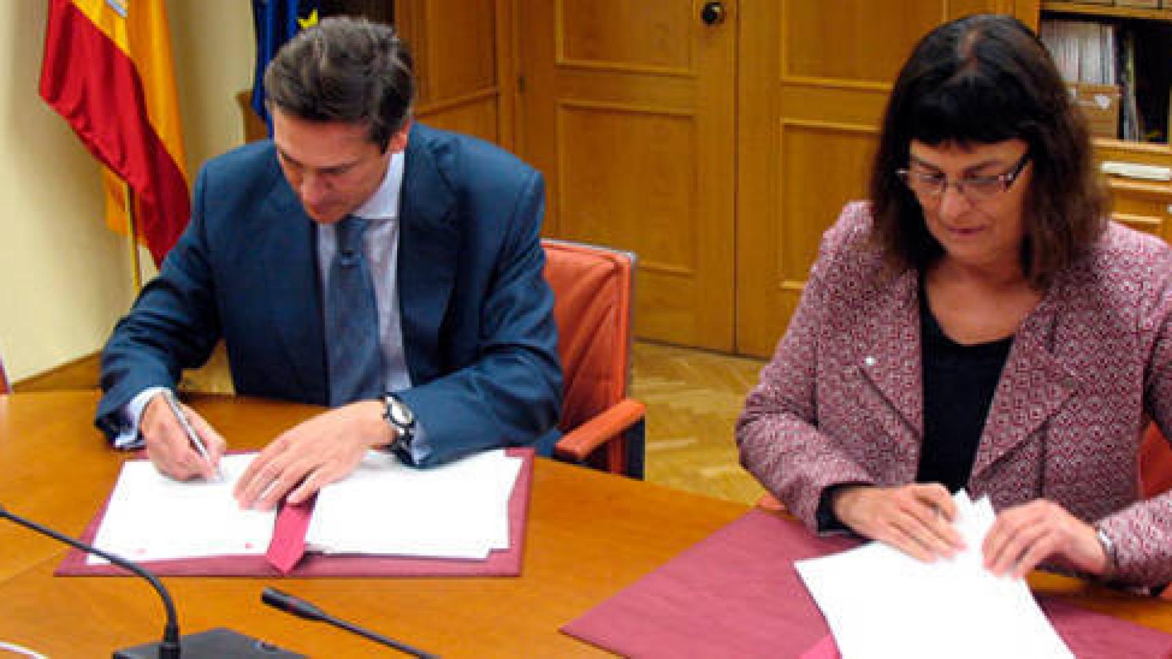 Ricardo Cospedal en la firma de uno de los convenios que Ceddet ha firmado a lo largo de sus 16 años de andadura