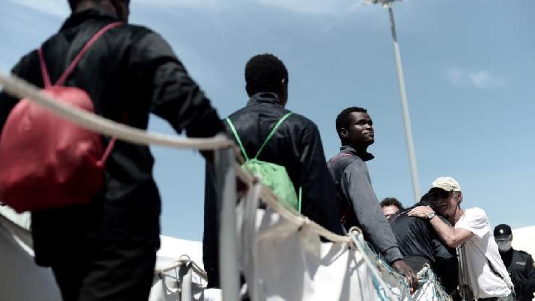 Inmigrantes llegando a Valencia, ciudad de acogida.