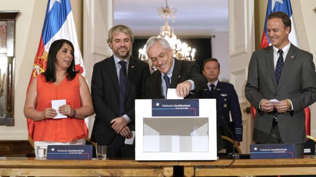 Sebastián Piñera durante la presentación de la convocatoria del plebiscito constitucional.
