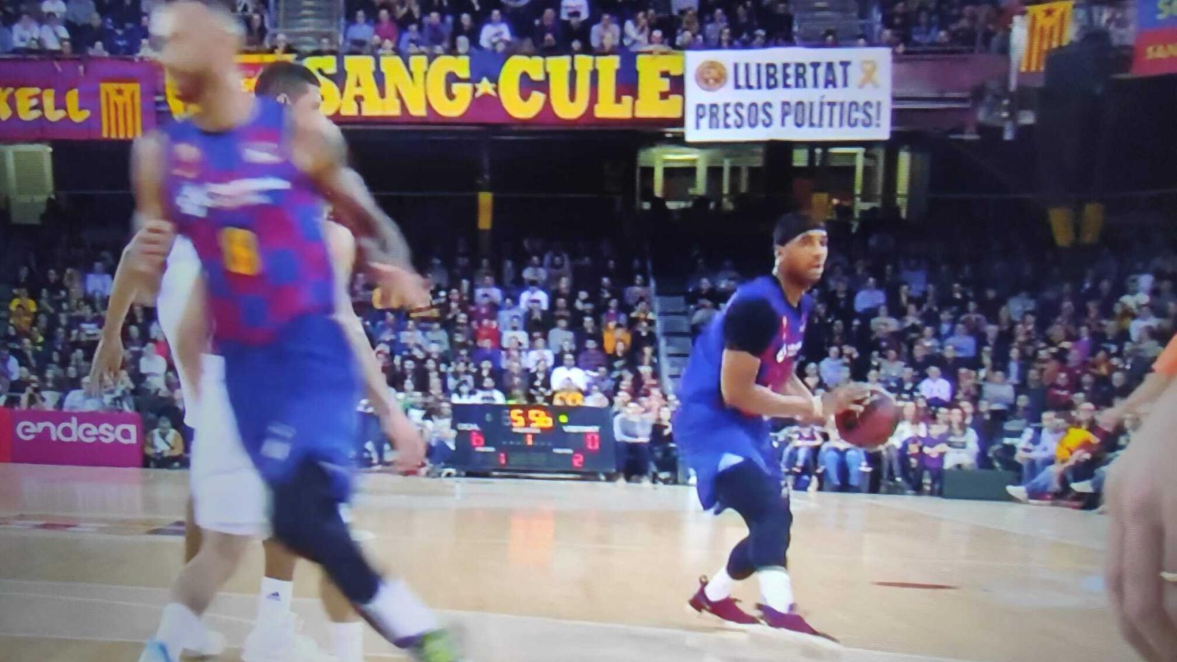 Pancarta libertad presos políticos en el Palau