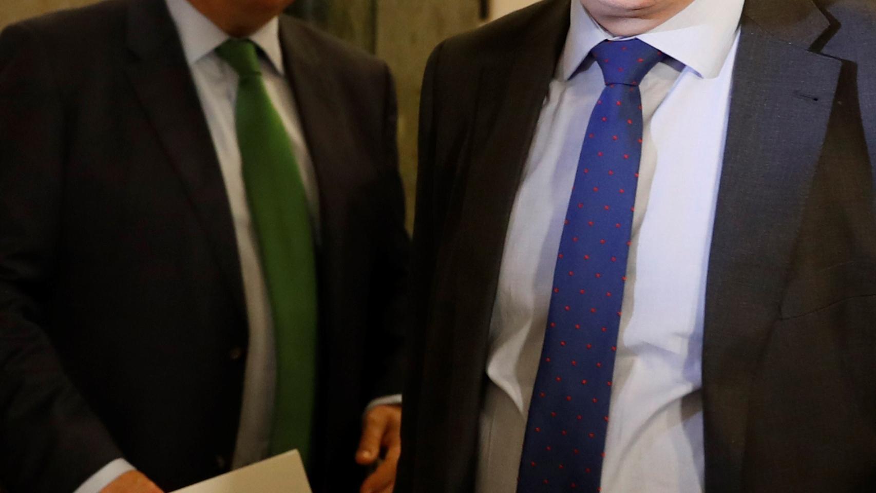 El presidente del PNV, Andoni Ortuzar y el portavoz del partido Aitor Esteban, tras la firma del acuerdo.