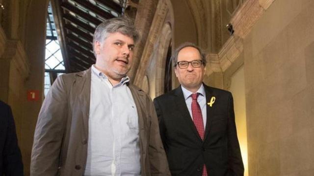 El presidente de JxCAT en el Parlament, Albert Batet, junto a Quim Torra.