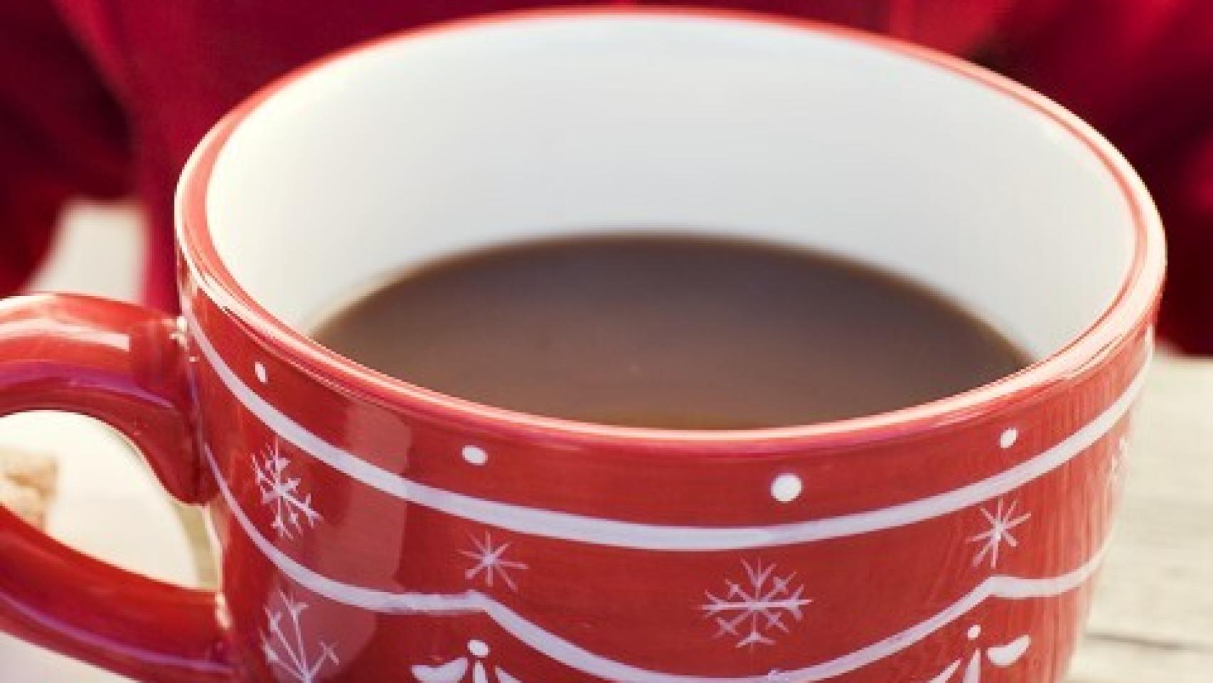 Una taza de chocolate caliente.