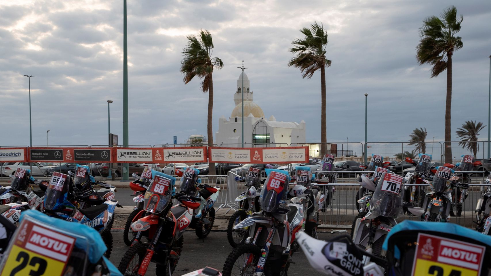 Las motos, antes de la salida