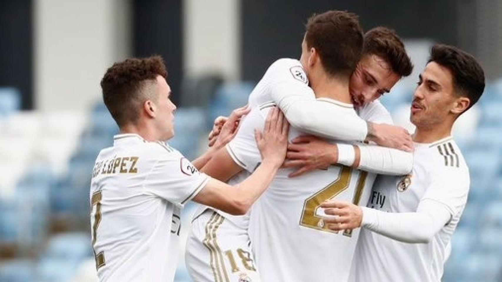 Los jugadores del Castilla celebran un gol