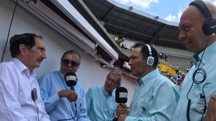 Molés (izquierda), en una corrida de toros