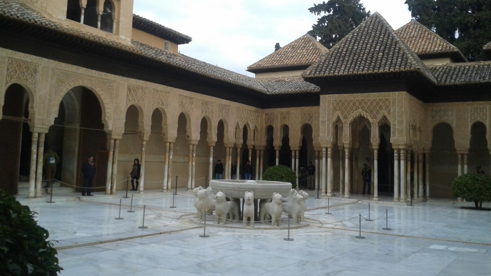 Patio de los Leones de la Alhambra.