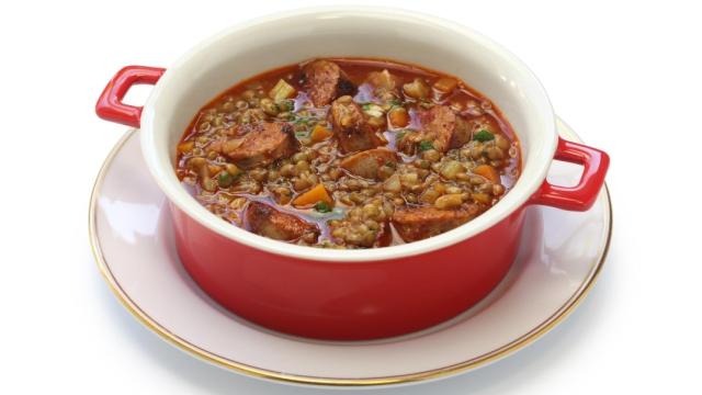 Lentejas con salchichas, receta fácil para volver a la rutina