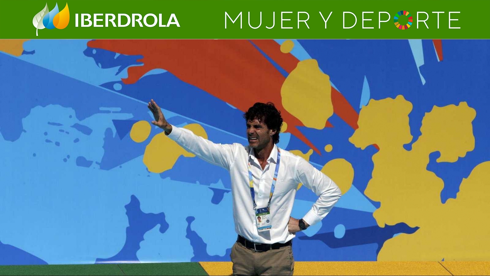 Miki Oca, seleccionador español de waterpolo femenino