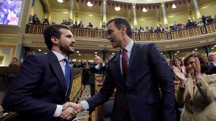 Pablo Casado felicita a Pedro Sánchez.