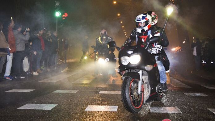 Valladolid-pinguinos-motos-desfile-antorchas-2018-001