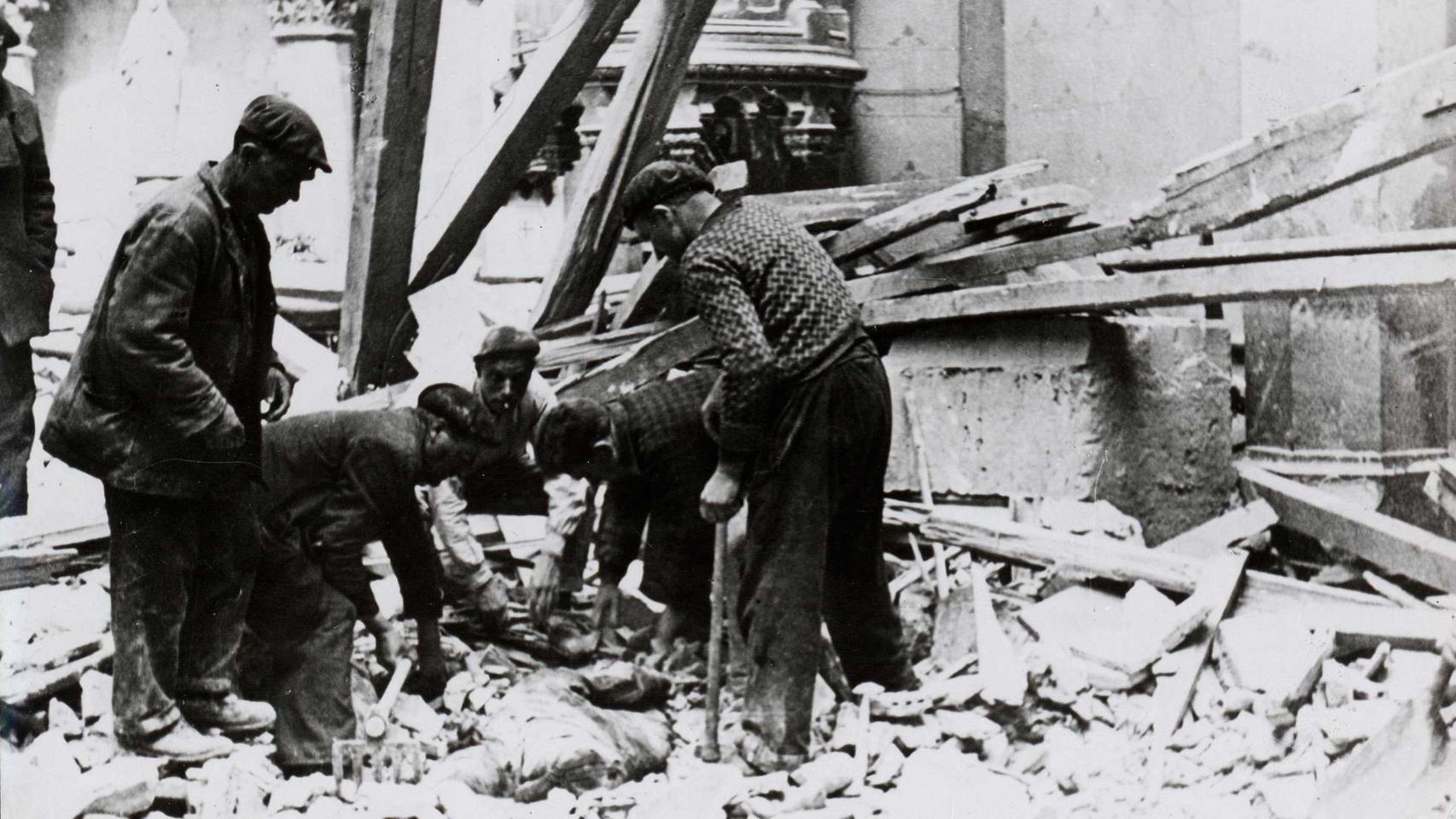 Ruinas de Durango tras el bombardeo (1937).