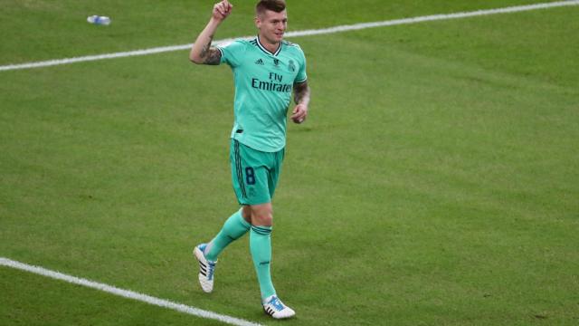 Toni Kroos celebra su gol olímpico al Valencia