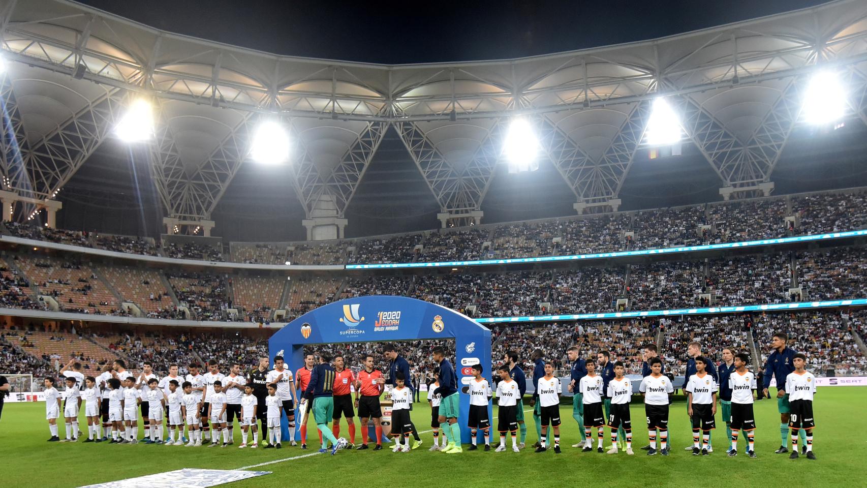 Valencia y Real Madrid, momentos antes de que comience la semifinal de la Supercopa