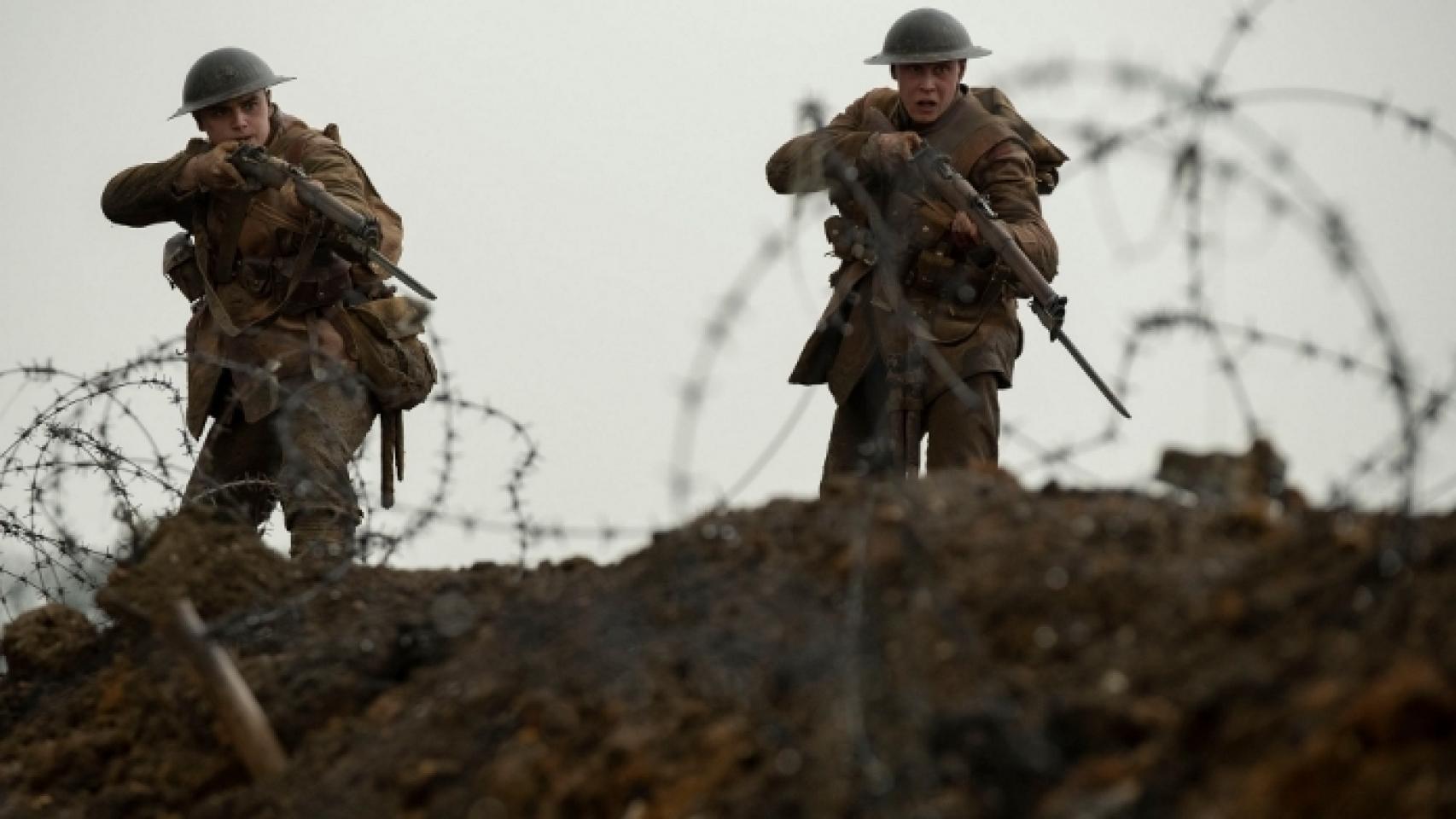 Dean-Charles Chapman y George Mackay en una imagen de '1917'