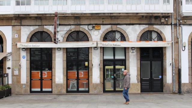 La heladería de la Marina, cerrada y sin su letrero luminoso.