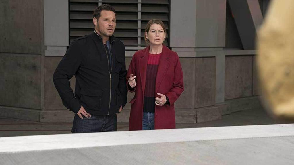 Justin Chambers y Ellen Pompeo, en una imagen promocional de la serie (ABC)