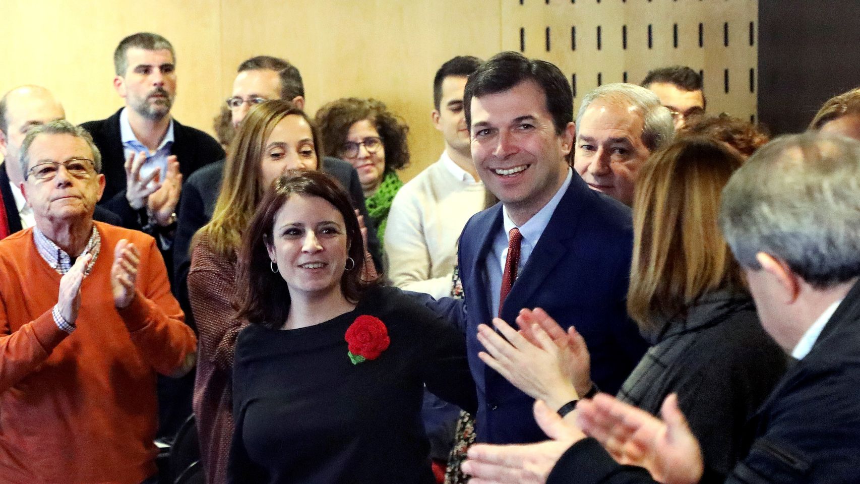 Adriana Lastra participa junto al secretario general de los socialistas gallegos, Gonzalo Caballero, en la Comisión Ejecutiva Nacional gallega .